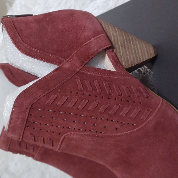 Vince Camuto Ebelin Open Toe Suede Boot Teaberry Verona NWT - Picture 4 of 8